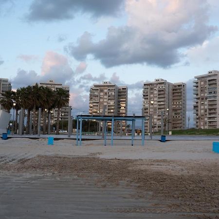 Argaman Beach Apartment Acre Esterno foto