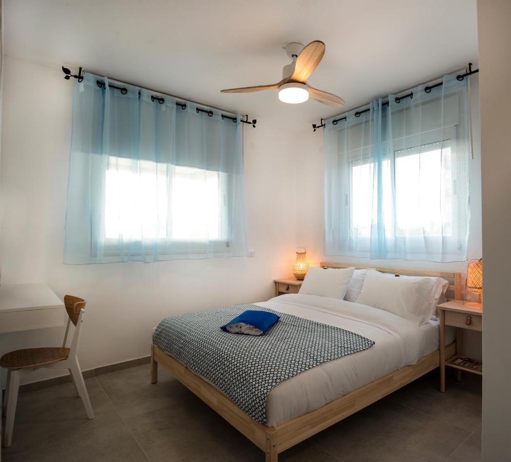 Argaman Beach Apartment Acre Esterno foto