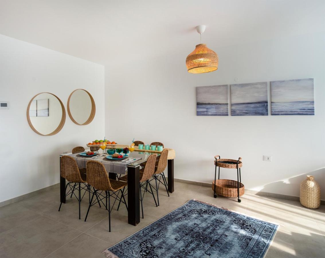 Argaman Beach Apartment Acre Esterno foto