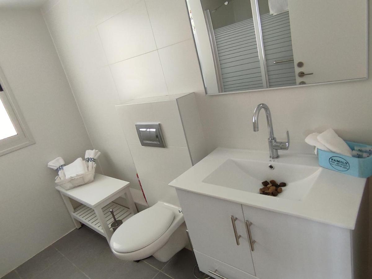 Argaman Beach Apartment Acre Esterno foto